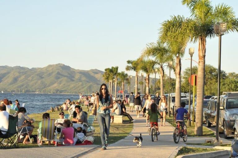 Finde XXL: cuántos turistas se movilizaron por el país y cuánto dinero gastaron