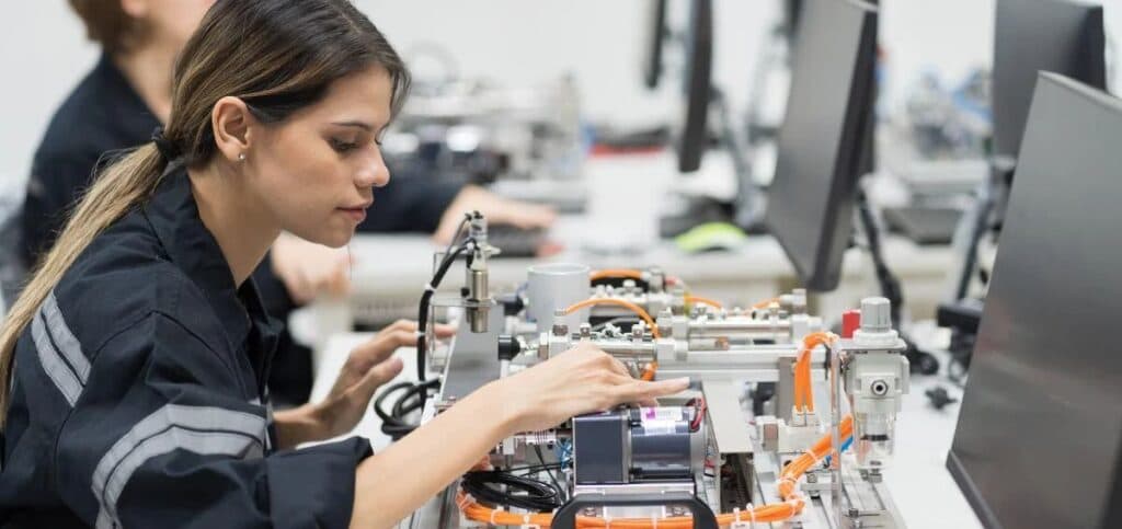 Cómo vienen las industriales electrónicas: caída en la producción y cautela ante las expectativas del segundo trimestre