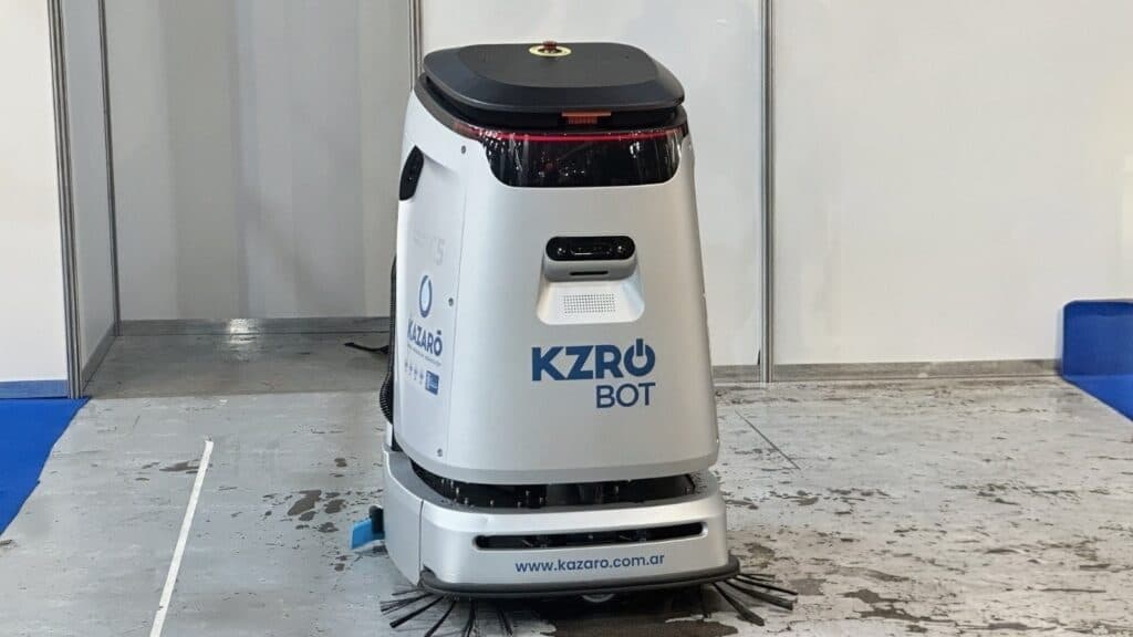 Así es KzróBot, el robot de Kazaró que limpia 1.980 m² por hora en empresas y grandes superficies