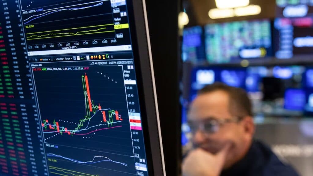 El riesgo país se acerca a los 400 puntos tras las mejoras de las calificadoras de deuda