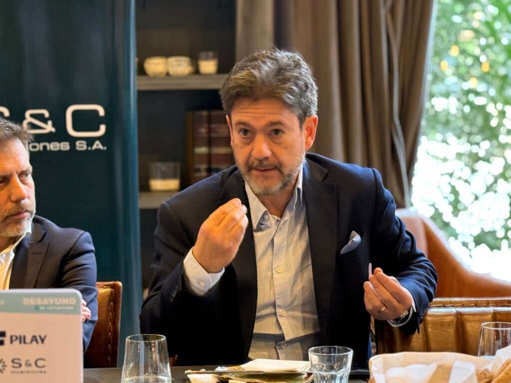 La macro resiste y el crédito vuelve, pero la política reabre la ventana de volatilidad financiera