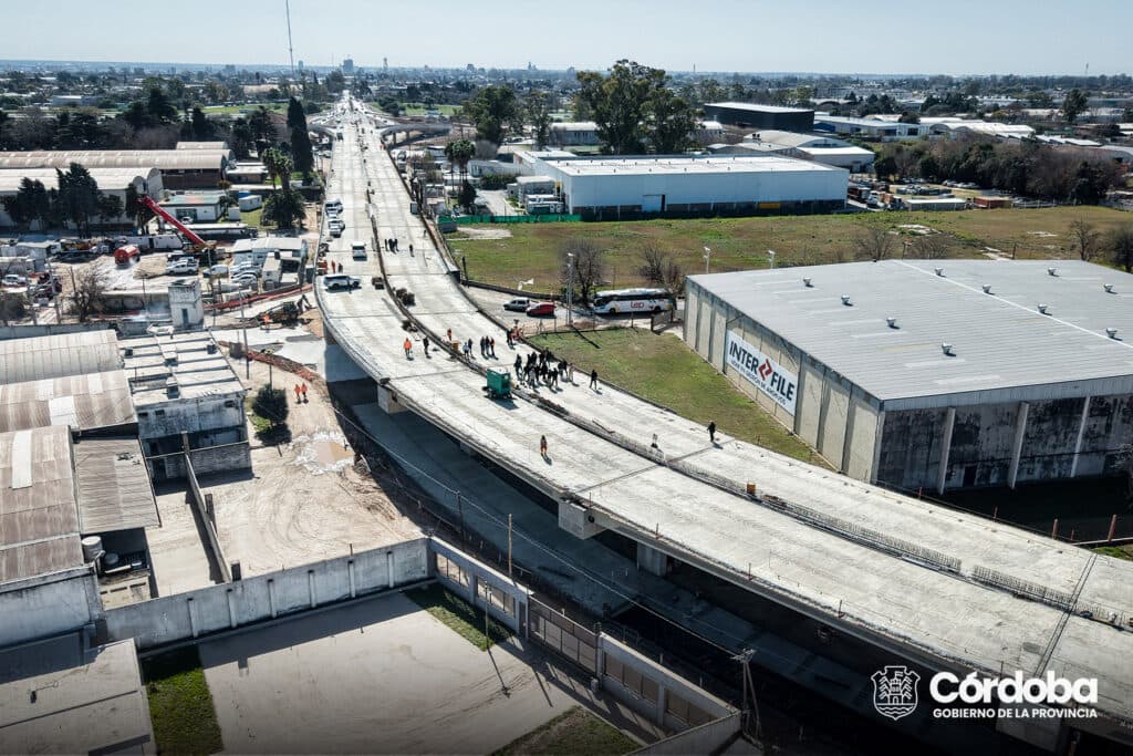 “Una obra emblemática para Córdoba”: Llaryora recorrió el viaducto de Vélez Sarsfield y la Circunvalación
