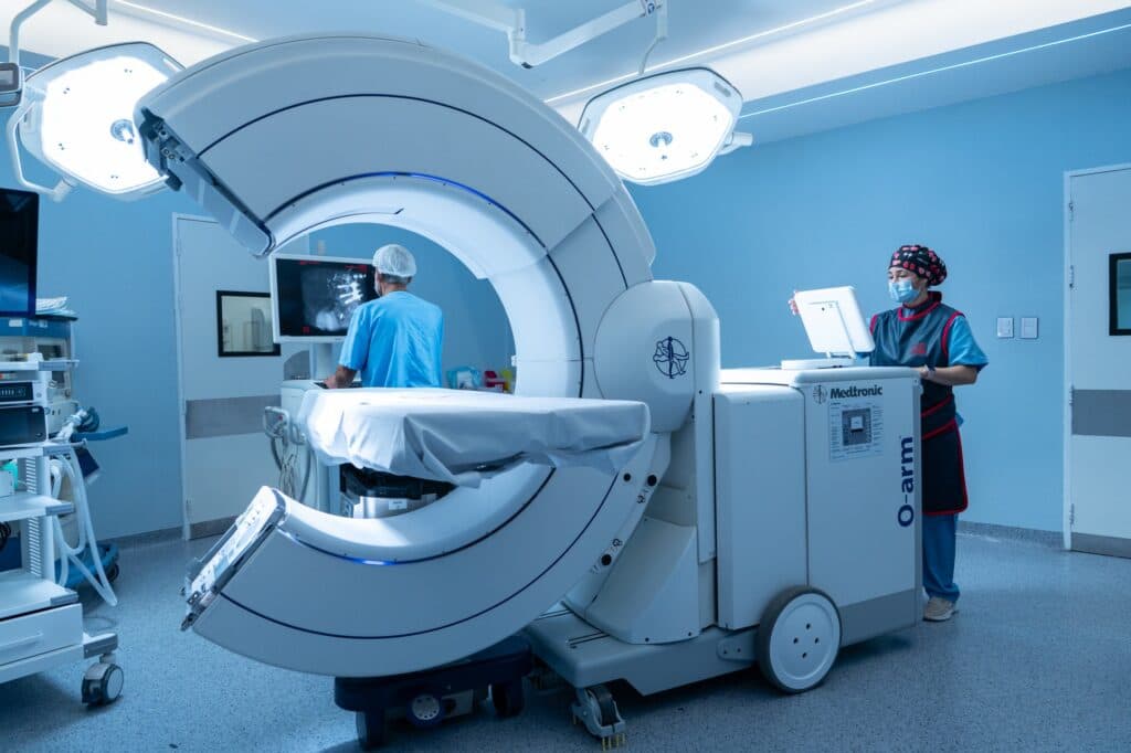 Innovación quirúrgica: el Hospital Privado realiza más de 20 cirugías con el nuevo tomógrafo intraoperatorio O-ARM