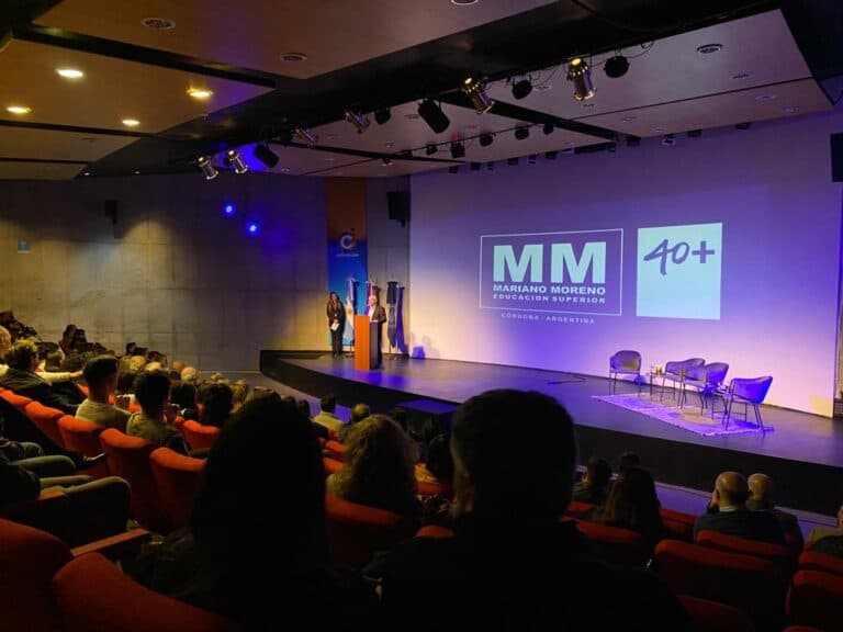 Para celebrar su 40ª aniversario, Mariano Moreno presentó un libro