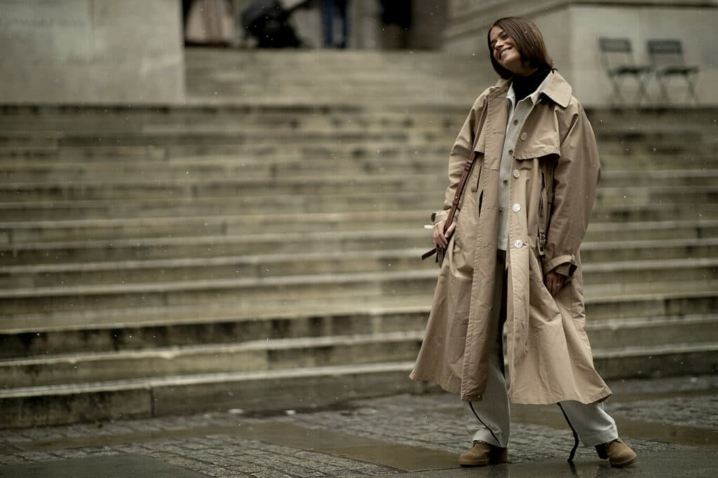 Trench: La prenda universal que no puede faltar en tu armario