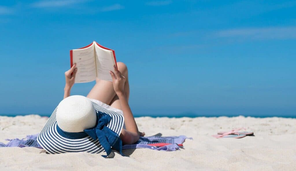 Un libro, una serie y una actividad para disfrutar este verano