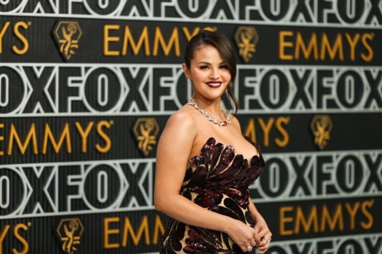 El vestido de Selena Gómez en los Emmy 2024: lentejuelas bordadas a mano y más de 930 horas de trabajo