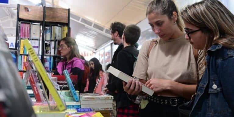 Con entrada gratuita, se desarrolla la Feria del Libro en Córdoba