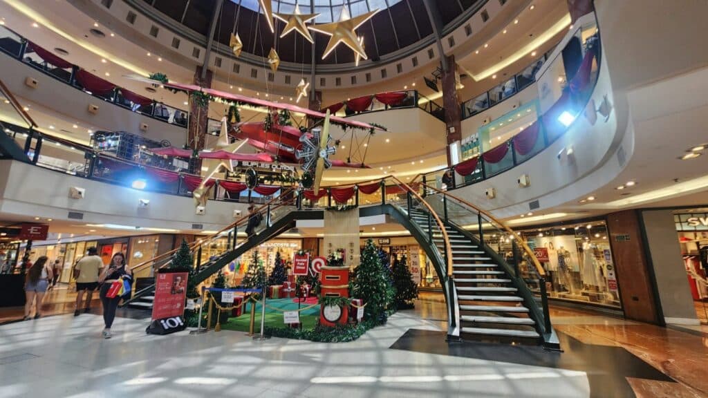 Patio Olmos celebra el espíritu navideño con numerosas promociones y oportunidades