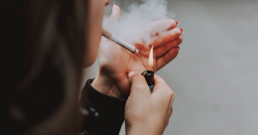 Adiós cigarrillo: en Milán ya no se puede fumar al aire libre