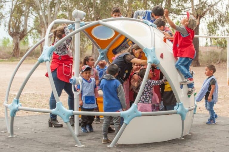 El uso de pantallas en niños pequeños limita el desarrollo cerebral