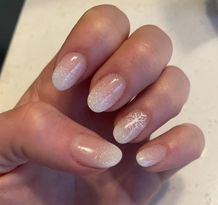 Snow Nails: la manicura invernal que promete sobrevivir al verano