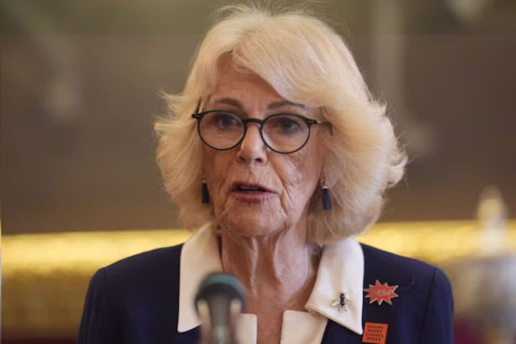 “La vergüenza debe cambiar de bando”: el mensaje de la Reina Camilla en solidaridad con las víctimas de abusos