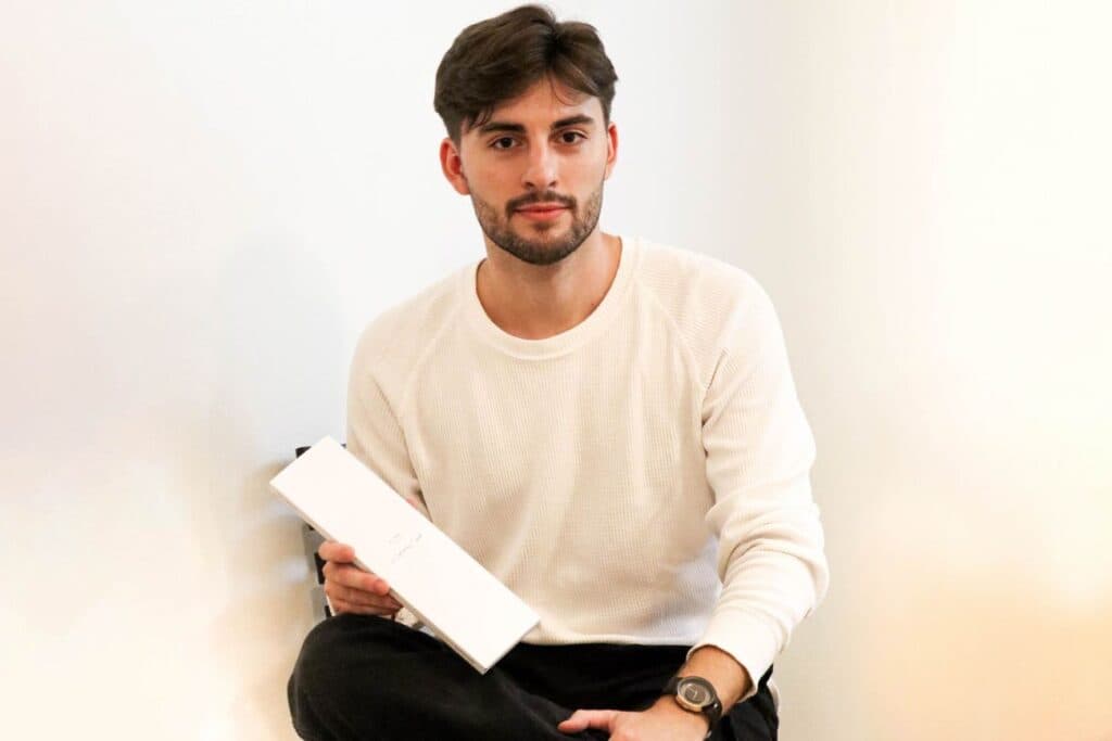 Un diseñador cordobés ganó bronce en A’ Design Award por su reloj hecho 100% en Argentina