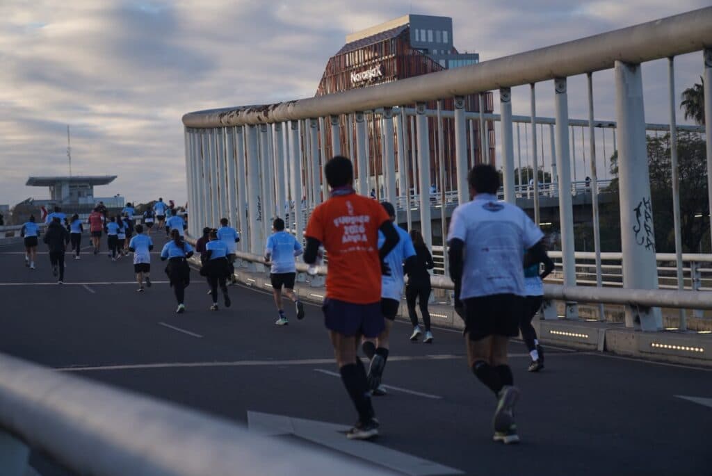 Maratón Ciudad de Córdoba 2026: el tucumano Pedro Gómez ganó los 42K en una jornada con 6.500 corredores