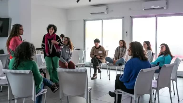 Cuidar a quienes cuidan: una red de madres transforma la soledad en comunidad frente a la discapacidad