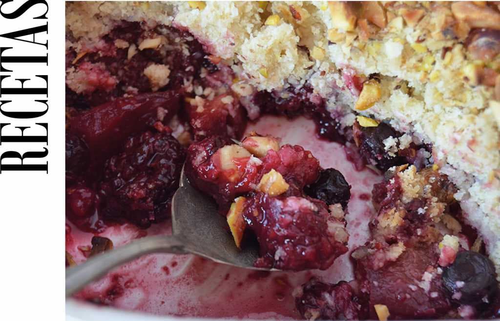 #RECETASOCIO – Crumble de frutos rojos, frutos secos y coco