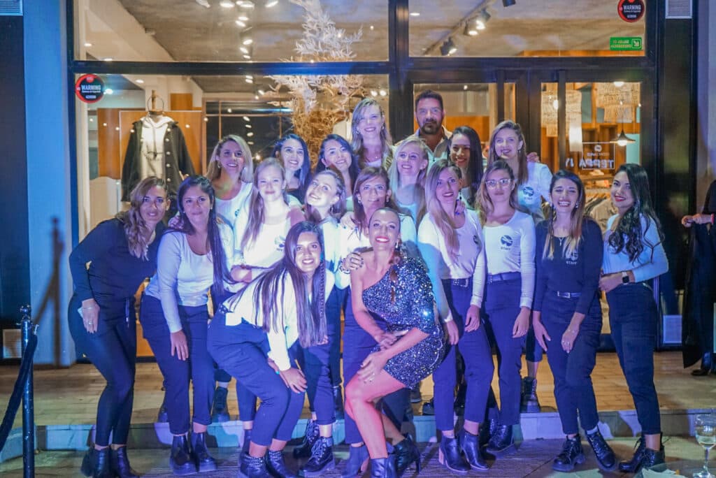 Elina Oviedo y su equipo