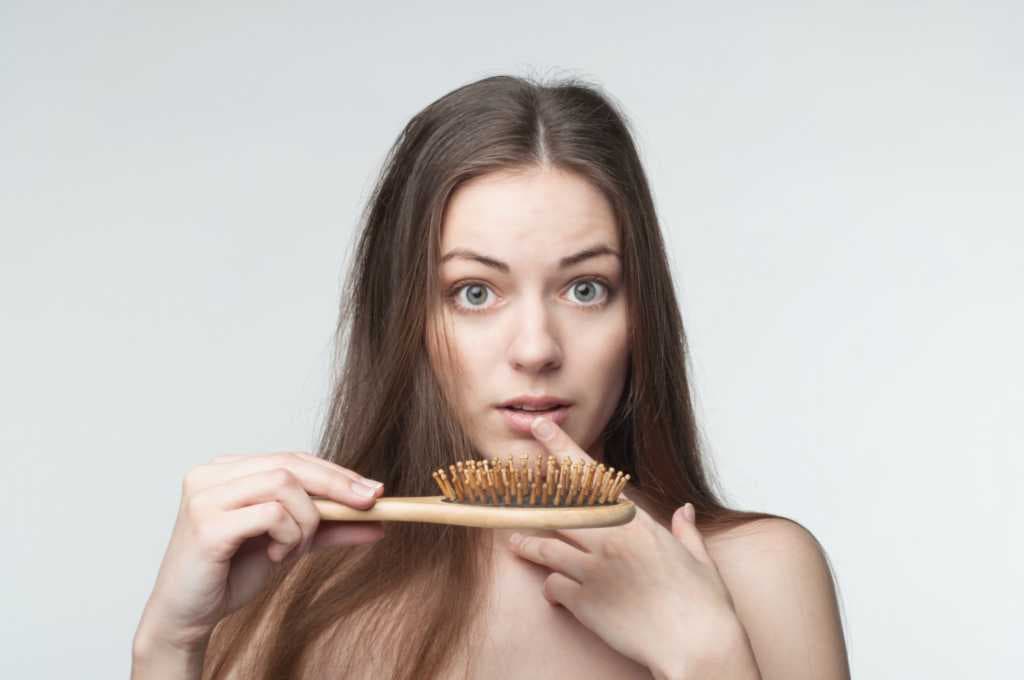 Pérdida de cabello femenina: causas y tratamiento